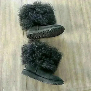 UGG Mongolian Short Boots Black 6 Super Fun Soft 37